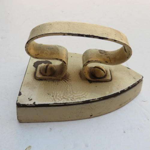 SMALL PAINTED IRON FROM GERMANY - 60 X 90 MM - PLEASE HAVE A LOOK