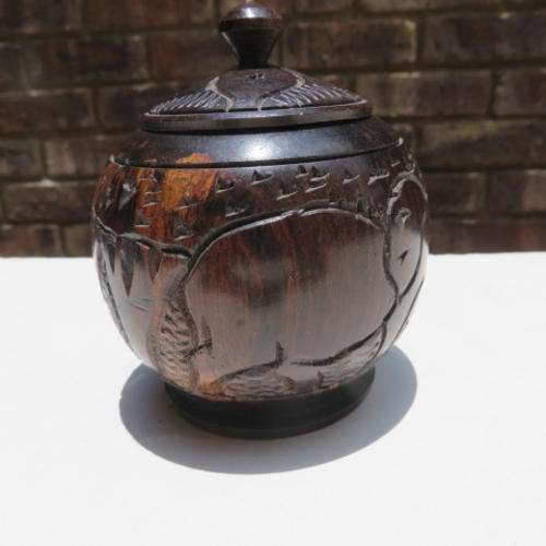 BEAUTIFUL CARVED WOODEN TRINKET BOX - 70 MM DIAM. - 65 MM HIGH