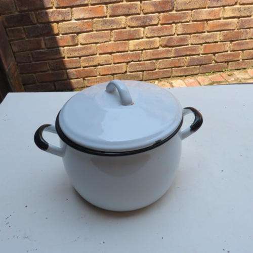 ENAMEL POT - 190 MM DIAM. - 135 MM HIGH