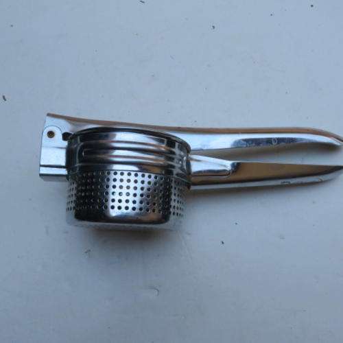 POTATO MASHER - HANDLE A BIT BENDED