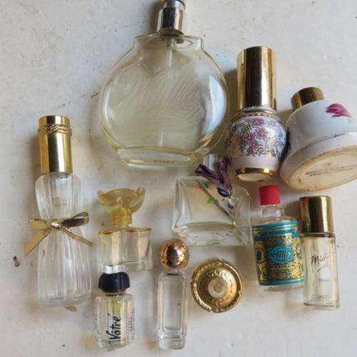 ELEVEN EMPTY PERFUME BOTTLES - VARIOUS SIZES AND BRANDS