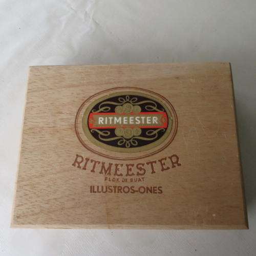 WOODEN RITMEESTER CIGAR BOX - 200 X 155 MM - 50 MM HIGH