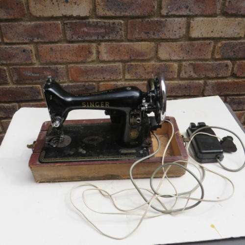 OLD SINGER SEWING MACHINE - MODEL EM 9 - 1471 - 3 - WORKING - A REAL COLLECTORS ITEM