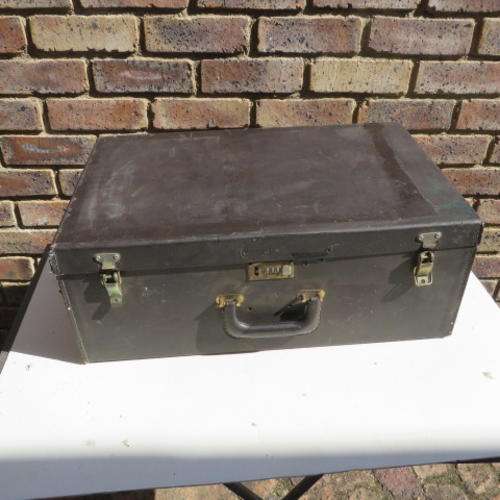 OLD SUIT CASE - 600 X 370 MM - 230 MM HIGH - A REAL COLLECTORS OR DISPLAY ITEM
