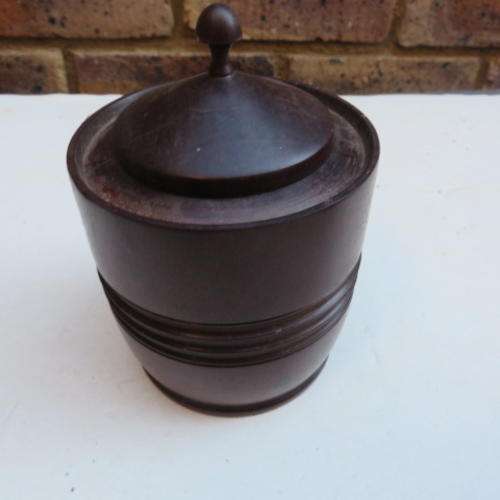 BEAUTIFUL CARVED WOODEN TRINKET BOX - 95 MM DIAM. - 95 MM HIGH