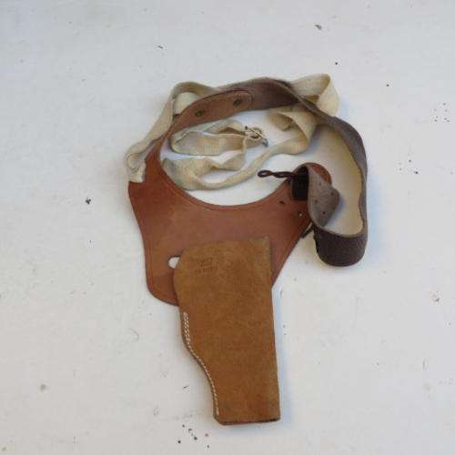 LEATHER GUN HOLSTER - TANDY - 33 AUTO