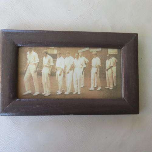 OLD PHOTOGRAPH / PRINT IN WOODEN FRAME - SIZE 185 X 110 MM - DATE UNKNOWN