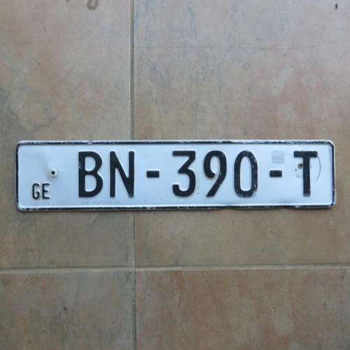 OLD SINGLE METAL NUMBER PLATE - BN - 390 - T