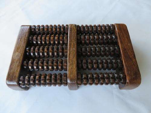 WOODEN ROTATING FOOT MASSAGER - 315 X 200 MM - 70 MM HIGH