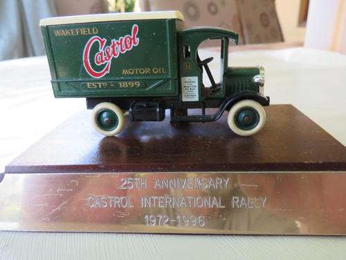 25TH ANNIVERSARY - CASTROL INTERNATIONAL RALLY - 1972 - 1976 - PLATE 130 X 80 MM - CAR 85 X30 X 45 M