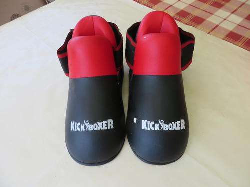 SHOES - SIZE XS - KICK BOXER
