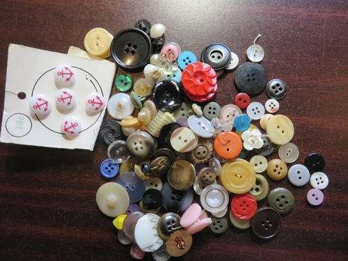 LARGE SELECTION OF OLD BUTTONS - AS PER SCAN