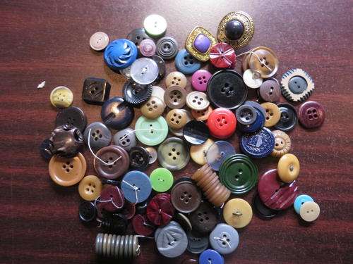 LARGE SELECTION OF OLD BUTTONS - AS PER SCAN
