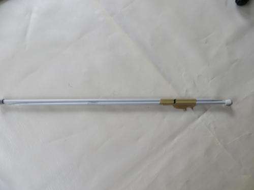 A PAIR OF KNITTING NEEDLES - SIZE 4 - AERO - AS PER SCAN