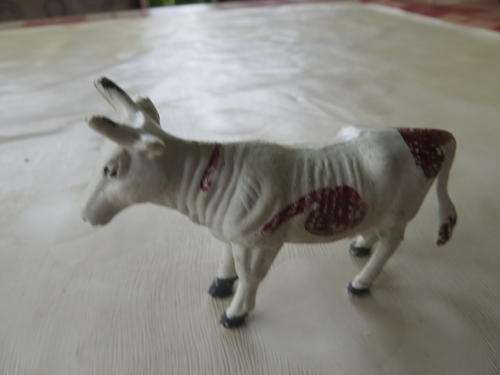 HARD PLASTIC  ANIMAL - AS PER SCAN - WILL COMBINE POSTAGE