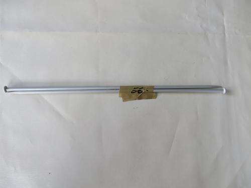 A PAIR OF KNITTING NEEDLES - SIZE 7 - AS PER SCAN