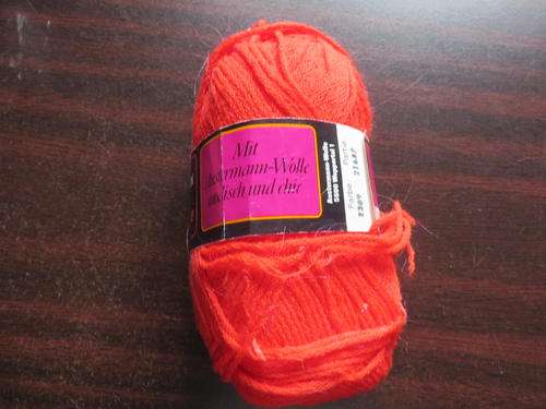 49 GRAM OF PURE WOOL - RED - GERMANY