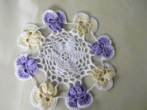 BEAUTIFUL DOILY - 170 MM DIAM. - AS PER SCAN