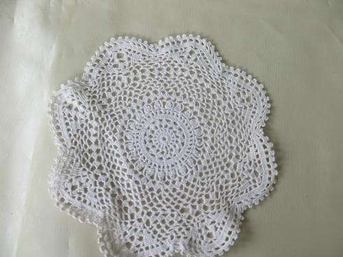 BEAUTIFUL DOILY - 170 MM DIAM. - AS PER SCAN