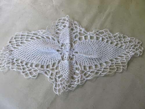 BEAUTIFUL DOILY - 400 X 200 MM - AS PER SCAN