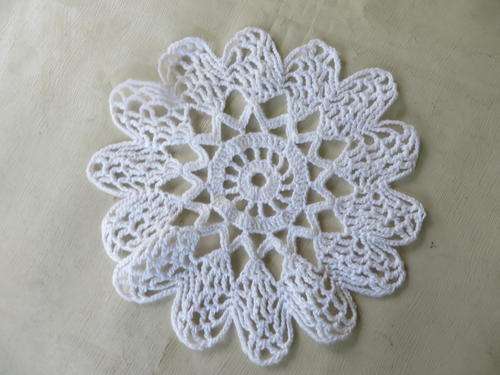 BEAUTIFUL DOILY - 160  MM DIAM. - AS PER SCAN