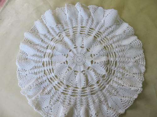 BEAUTIFUL DOILY - 400  MM DIAM. - A BIT STAINED - AS PER SCAN