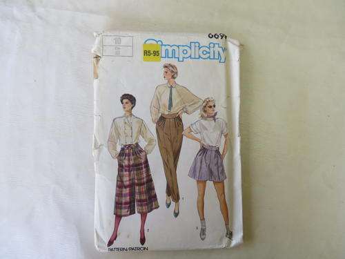 SIMPLICITY - PATTERN NO. 6699 - SIZE 10 - FACTORY FOLDED
