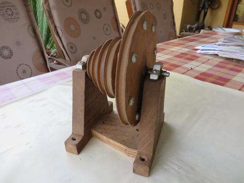 NOW IDEA WHAT YOU CAN STILL DO OR MAKE OUT OF IT - HOMEMADE WOODEN WHEELS - 50 - 150 MM DIAM.