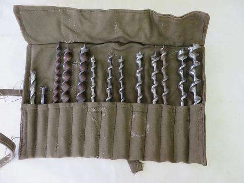 13 PIECE OLD WOOD DRILL BIT SET IN CANVAS BAG - VARIOUS LENGHT AND THICKNESSES - AS PER SCAN