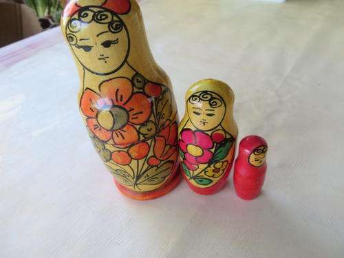THREE RUSSIAN DOLLS - 40 - 110 MM - AS PER SCAN