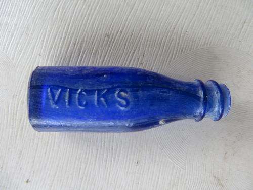 SMALL VINTAGE VICKS DROPS BOTTLE - 45 MM HIGH - AS PER SCAN