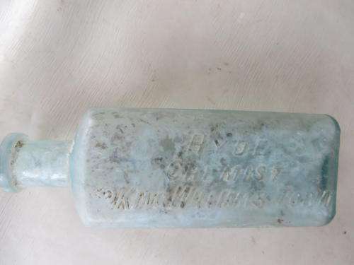 VINTAGE HYDE CHEMIST BOTTLE - KING WILLIAMS TOWN - 50 X 30 MM - 135 MM HIGH - AS PER SCAN