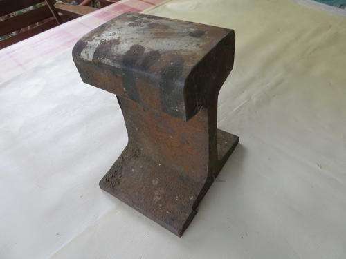 NEW TYPE OF ANVIL - MADE FROM TRAIN STEEL RAIL - TOP 95 X 70 MM - BOTTON 95 X 130 MM - 150 MM HIGH