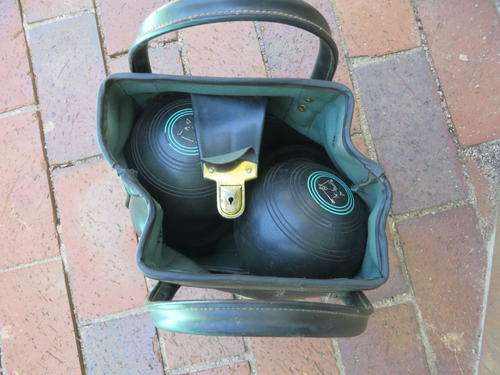FOUR HENSELITE BALLS - CHAMPIONSHIP - SIZE 5 - BAG TOO SMALL - AS PER SCAN
