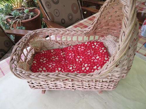 OLD WICKER ROCKING CRADLE FOR YOUR DOLLS - 400 X 250 MM - 170 MM HIGH - 400 MM TO THE TOP