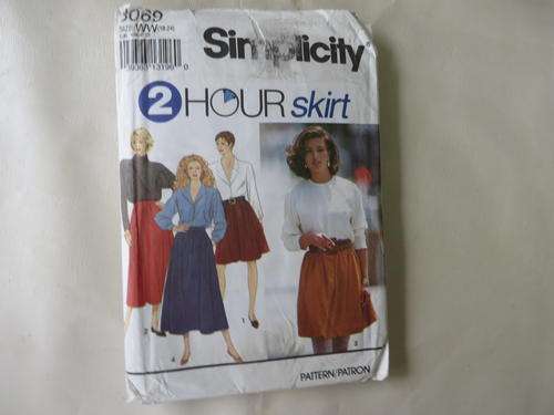SIMPLICITY - PATTERN NO. 8069 - SIZE WW 18 - 24 -   FACTORY FOLDED - AS PER SCAN