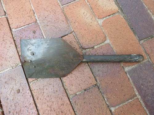 FOLDABLE SPADE - 150 X 210 MM - HANDLE 390 MM - AS PER SCAN