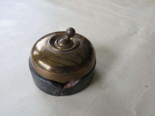 BAKELITE / BRASS LIGHT SWITCH - 55 MM DIAM. -   NOT CLEANED OR POLISHED - AS PER SCAN