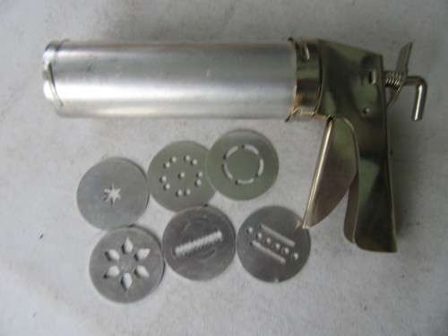 IDEAL COOKIE PRESS WITH SIX ATTACHMENTS - AS PER SCAN