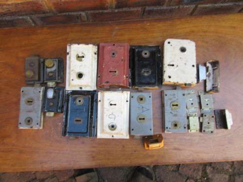 LARGE OLD LOCK CLEARANCE - 16 LOCKS + 4 OTHER - NO KEYS - AS PER SCAN