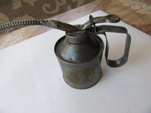 SMALL OLD OIL CAN - 90 MM DIAM. - 80 MM HIGH - NOT TESTED - AS PER SCAN