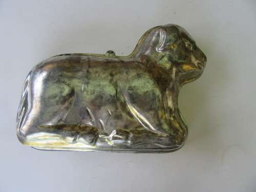 WELL USED LARGE LAMB CHOCOLATE MOULD - 300 X 170 X 60 MM - AS PER SCAN