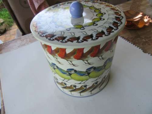 BEAUTIFUL BIRDS TIN - 170 MM DIAM. - 170 MM HIGH - EMMA BRIDGEWATER - AS PER SCAN