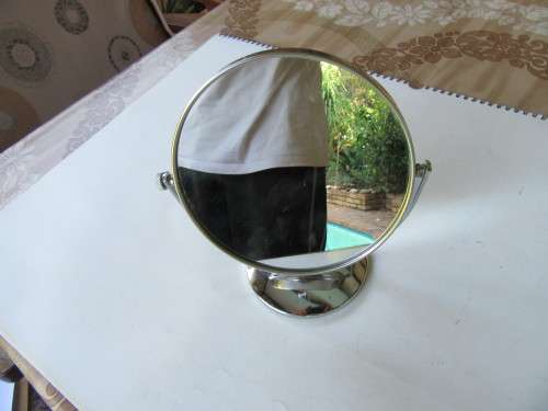 DOUBLE SIDED SHAVING MIRROR - 150 MM DIAM. - AS PER SCAN