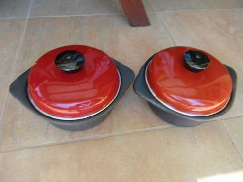 TWO CAST IRON POTS - 200 MM DIAM. - 80 MM HIGH - AS PER SCAN