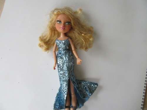 HIGHLY COLLECTABLE DOLL - APPR. 240 MM - TM/MGA 2001 - AS PER SCAN - WILL COMBINE POSTAGE