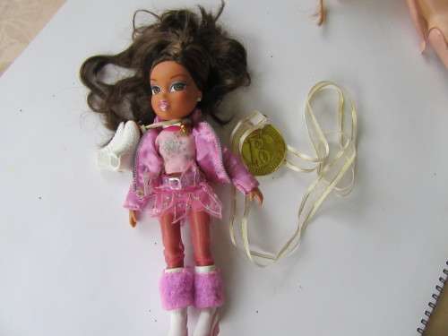 HIGHLY COLLECTABLE DOLL - APPR. 230 MM - TM/MGA 2001 - AS PER SCAN - WILL COMBINE POSTAGE