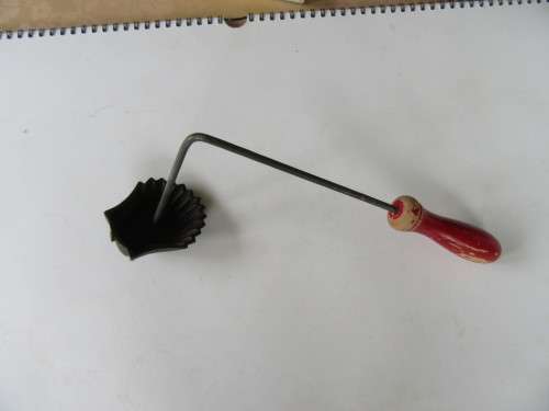 OLD CAST IRON SNACKLE MAKER - AS PER SCAN