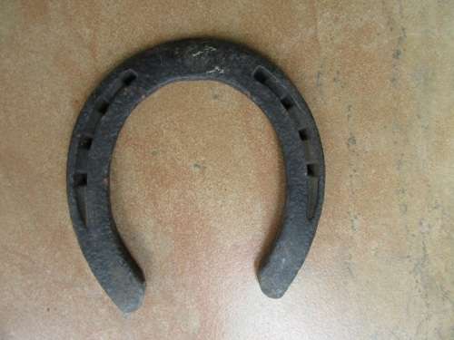 FOR TSHIKO ONLY - OLD HORSE SHOE - AS PER SCAN
