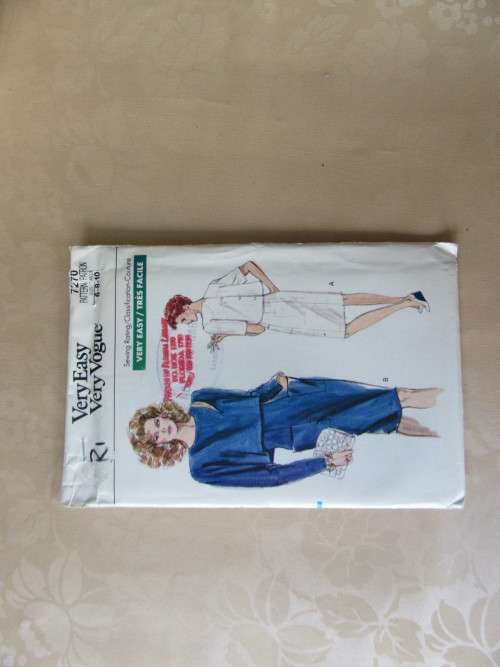 VOGUE - PATTERN NO. 7270 - SIZE 6-8-10 -  FACTORY FOLDED - AS PER SCAN